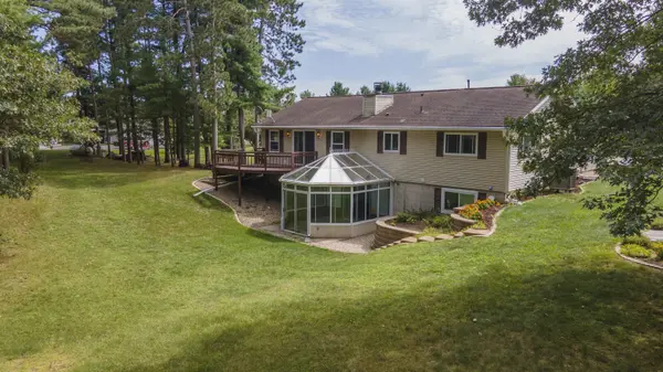 E846 ARROWHEAD DR, Waupaca, WI 54981