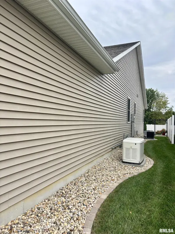 1518 DEARBORN DR, Springfield, IL 62711