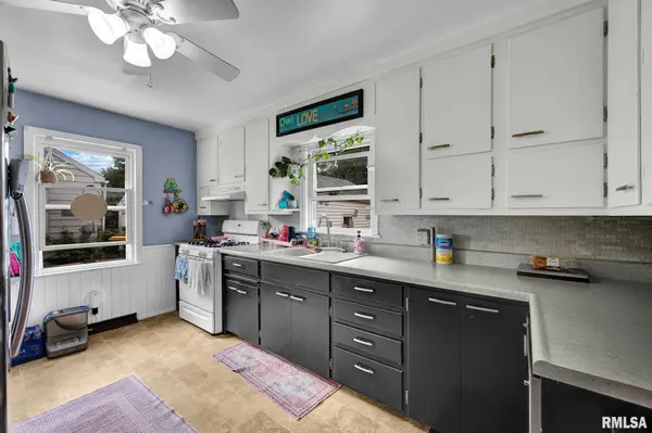 117 VINE ST, Washington, IL 61571
