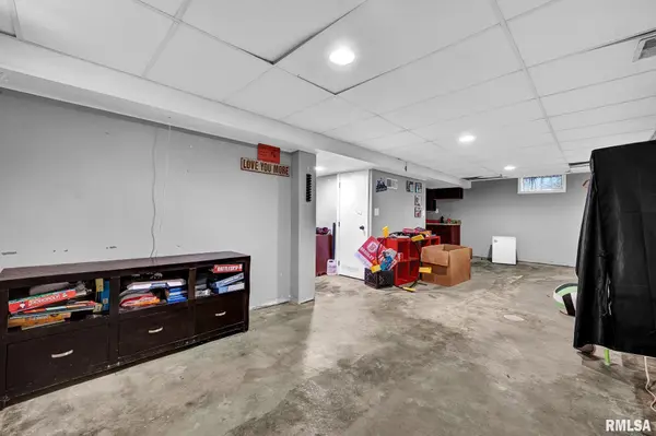 117 VINE ST, Washington, IL 61571