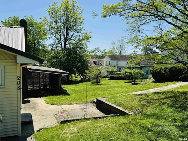 208 W POPLAR ST, Cobden, IL 62920