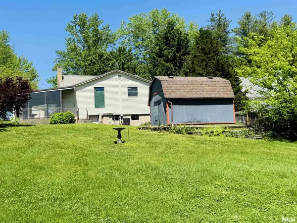 208 W POPLAR ST, Cobden, IL 62920