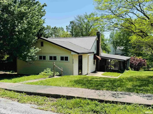 208 W POPLAR ST, Cobden, IL 62920