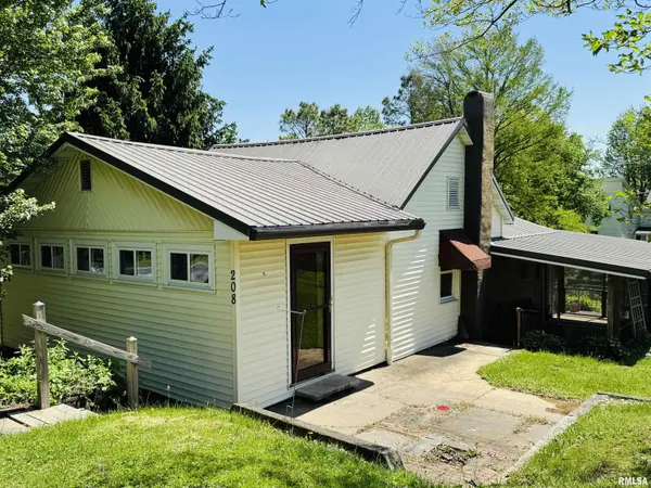 208 W POPLAR ST, Cobden, IL 62920