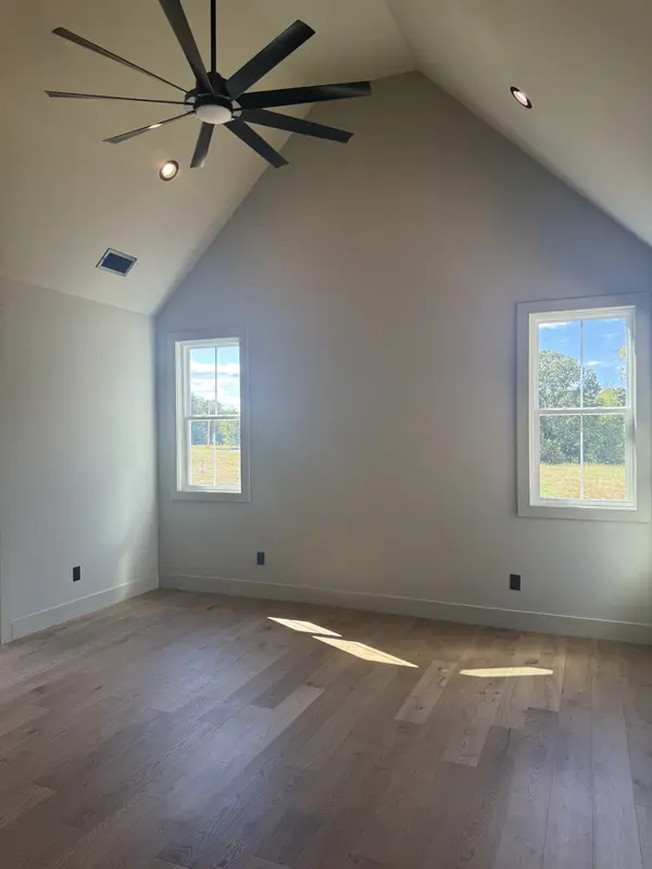 8680 Middle Lick Creek Rd, Lyles, TN 37098
