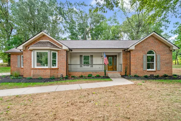 930 Ridgewood Dr, Clarksville, TN 37043