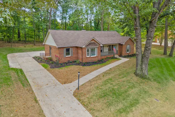 930 Ridgewood Dr, Clarksville, TN 37043