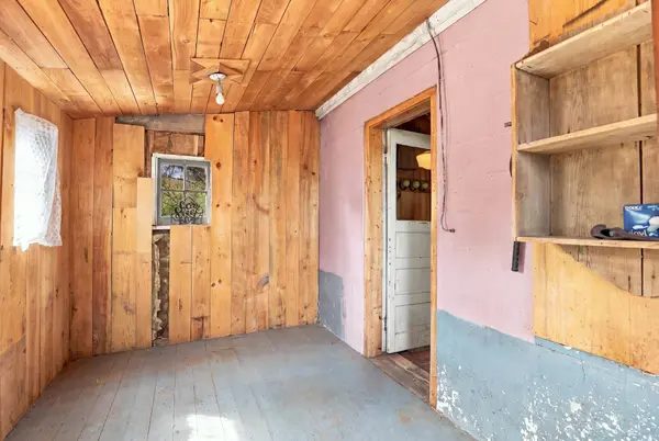17717 W Burnett Rd, Nine Mile Falls, WA 99026