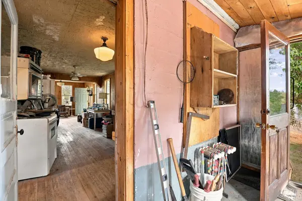 17717 W Burnett Rd, Nine Mile Falls, WA 99026