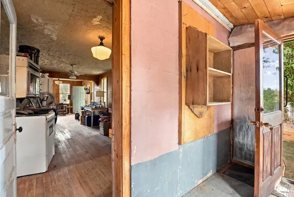 17717 W Burnett Rd, Nine Mile Falls, WA 99026