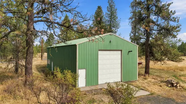 17717 W Burnett Rd, Nine Mile Falls, WA 99026