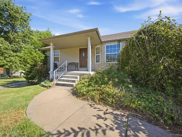 237 W Canyon CT, Nixa, MO 65714
