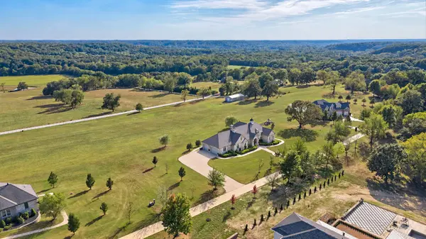 9386 E Maple Ridge LN, Strafford, MO 65757