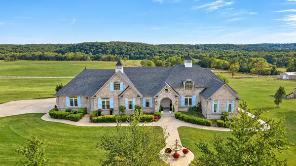 9386 E Maple Ridge LN, Strafford, MO 65757