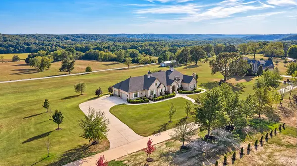 9386 E Maple Ridge LN, Strafford, MO 65757