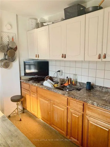 68 Howard Park AVE #2nd Fl, Toronto W01, ON M6R 1V6