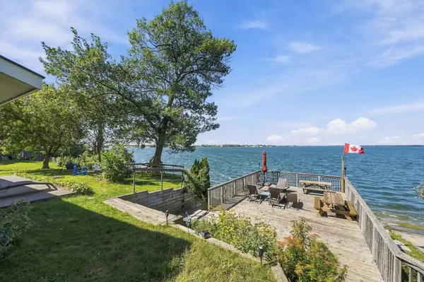 30 Mayne LN, Prince Edward County, ON K0K 2T0
