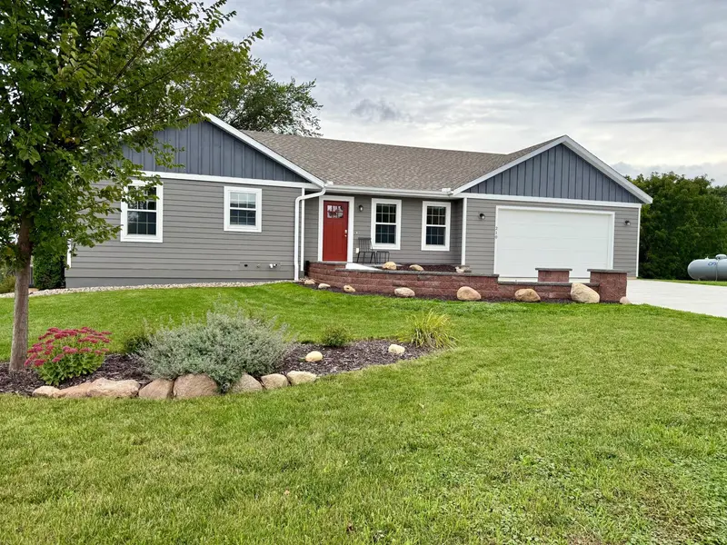 210 Prairie View DR, Dennison, MN 55018