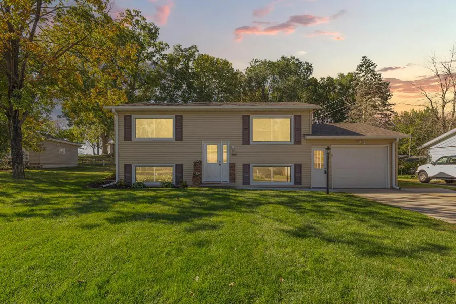 600 Ladonna LN, Faribault, MN 55021