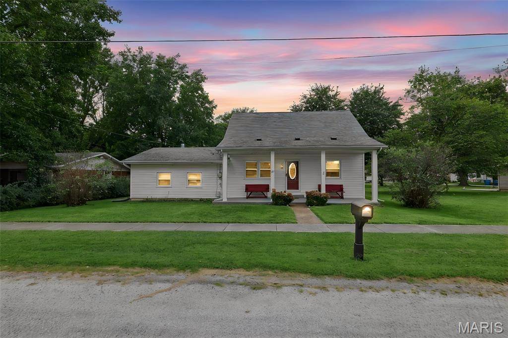 105 S Railway ST, New Baden, IL 62265