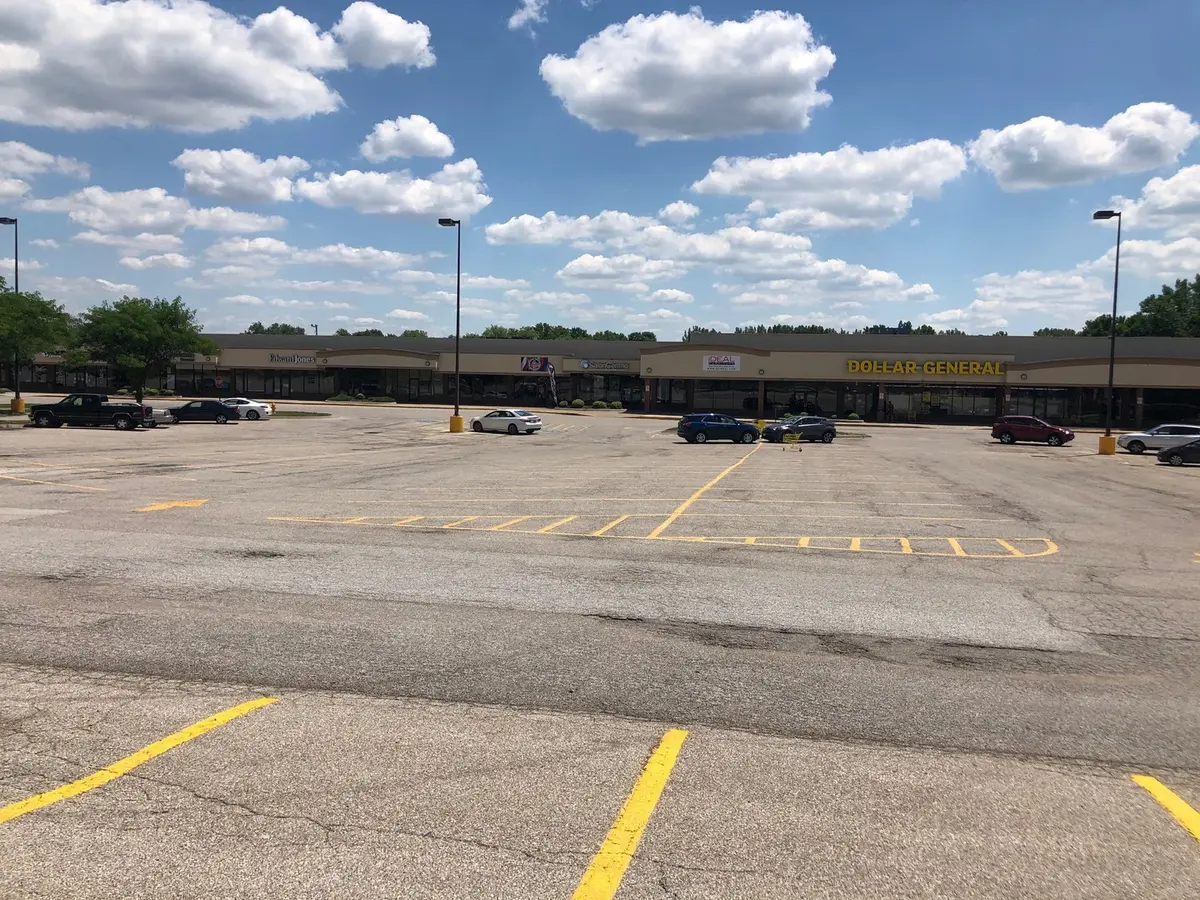 4000 BLACKHAWK RD, Rock Island, IL 61201