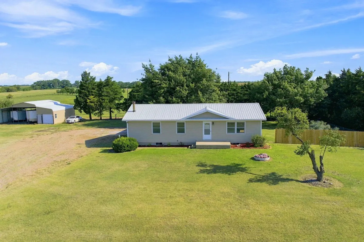 30220 W 39th St S, Garden Plain, KS 67025