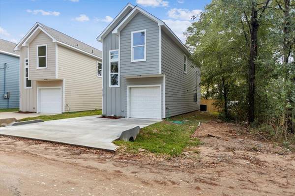 10180 Barberry ST, Willis, TX 77318