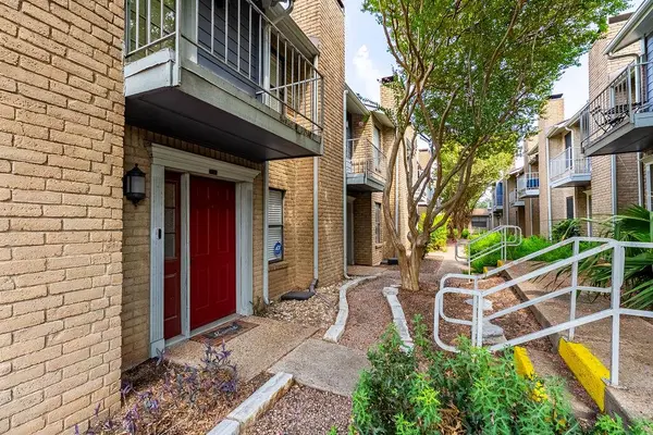 832 Banister LN #832, Austin, TX 78704