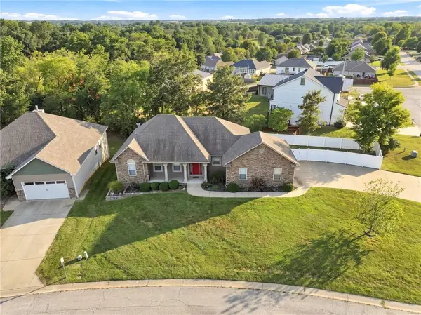 628 Oakmont DR, Warrensburg, MO 64093