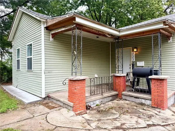 723 S 18th ST, St Joseph, MO 64507