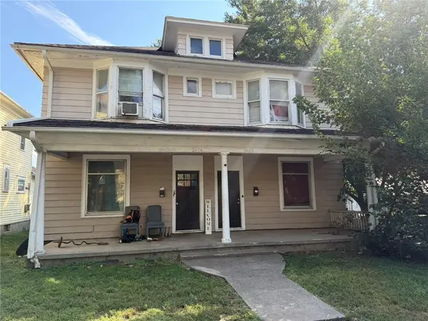2402 & 2404 Jules ST, St Joseph, MO 64501