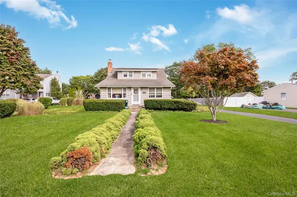 515 Gillette AVE, Bayport, NY 11705