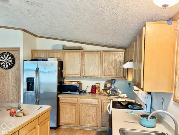 630 Cross ST, Hope, IN 47246