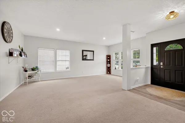 797 Hickory Pine Drive, Whiteland, IN 46184