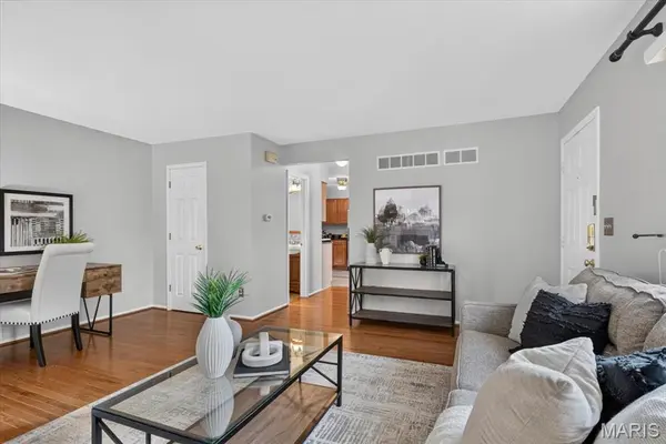 8720 Garden CT, St Louis, MO 63144