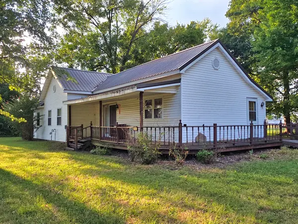 1401 Main Cross ST, Xenia, IL 62899