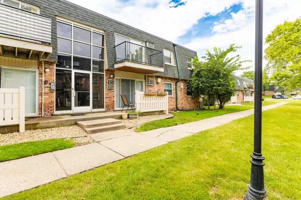9994 S 84th TER #2-310, Palos Hills, IL 60465