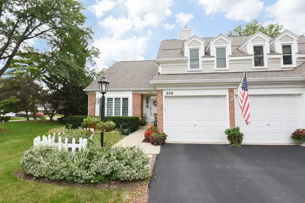 636 Stirling LN #K, Prospect Heights, IL 60070