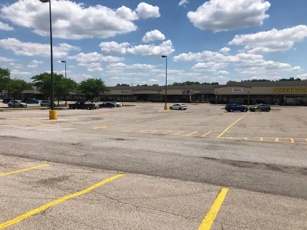4000 BLACKHAWK RD, Rock Island, IL 61201