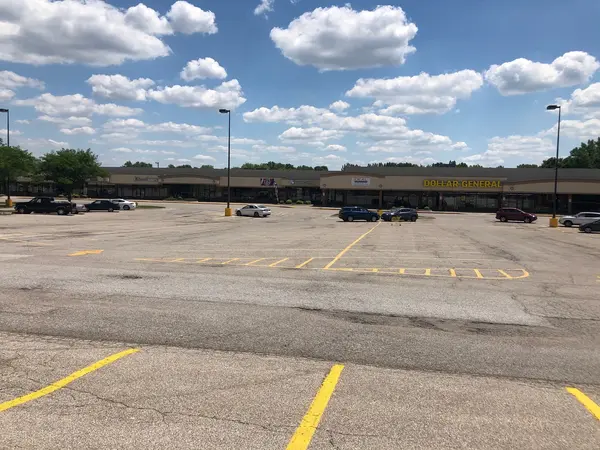 4000 BLACKHAWK RD, Rock Island, IL 61201