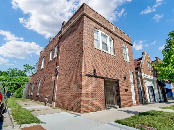 5242 S Damen AVE, Chicago, IL 60609