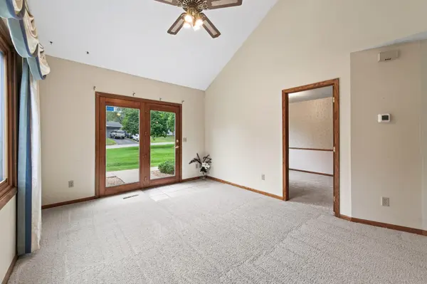 548 Auburn PL NW #A, Elk River, MN 55330