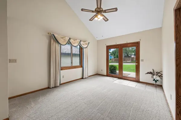 548 Auburn PL NW #A, Elk River, MN 55330