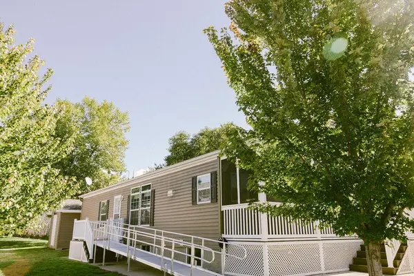 2200 Black Pine DR, Cambridge, MN 55008