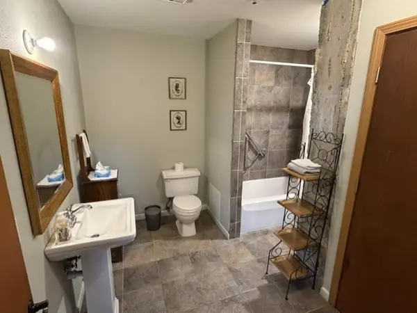 201 Ridgeview LN S #205, Lanesboro, MN 55949