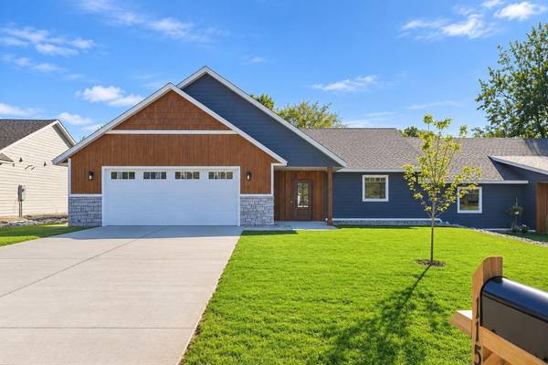 115 NW Pine ST, New London, MN 56273