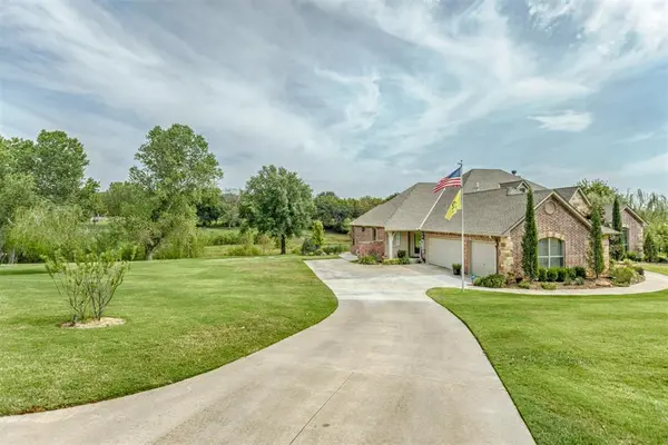 6814 Valley Ridge DR, Edmond, OK 73034