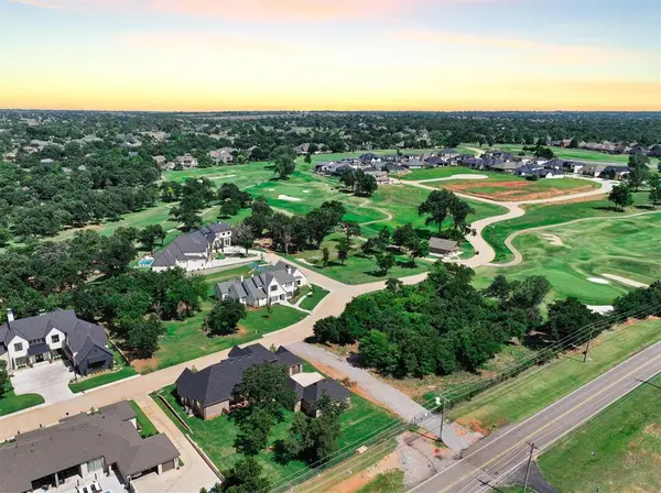 6201 Canopy LN, Edmond, OK 73025
