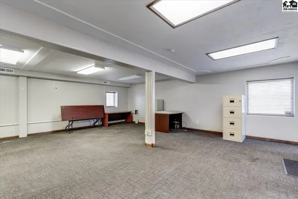 22 N Main St, South Hutchinson, KS 67505