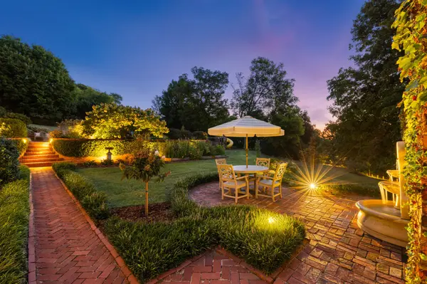 700 S Crest Road, Chattanooga, TN 37404